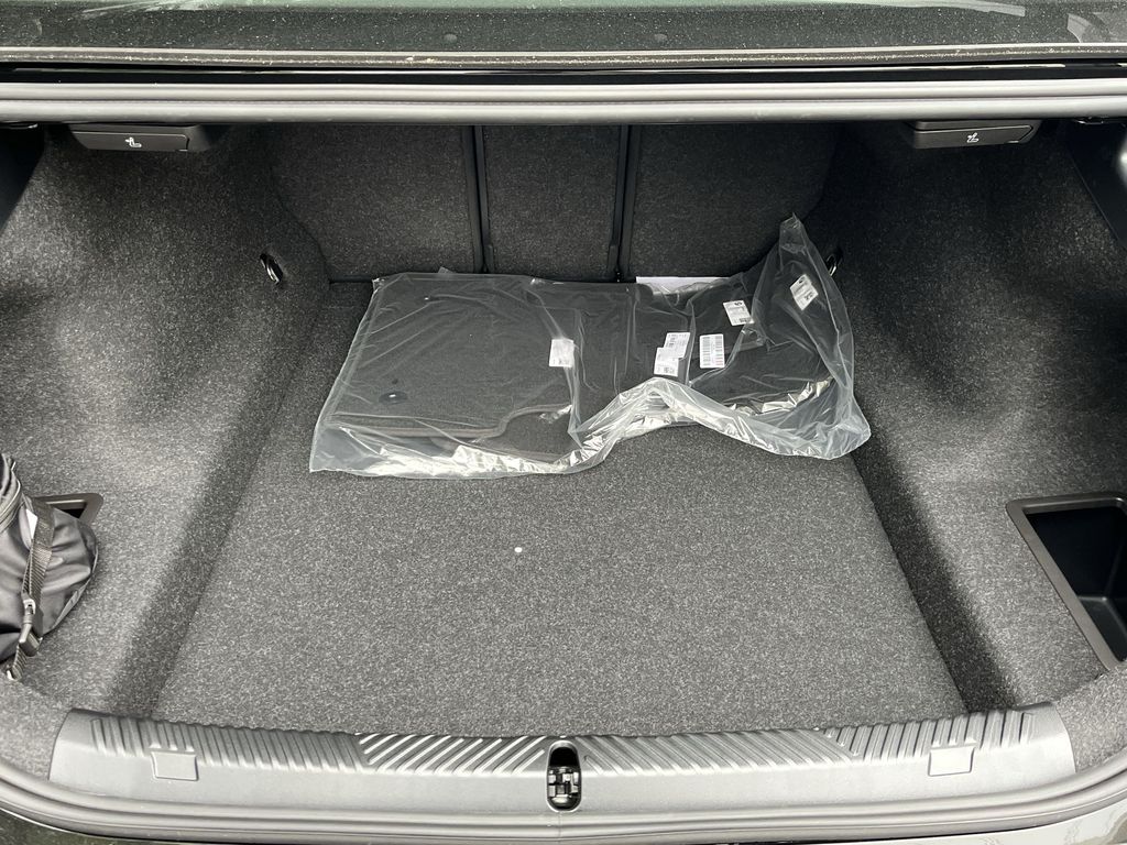 Thumbnail: 2026 BMW 5 Series - 24