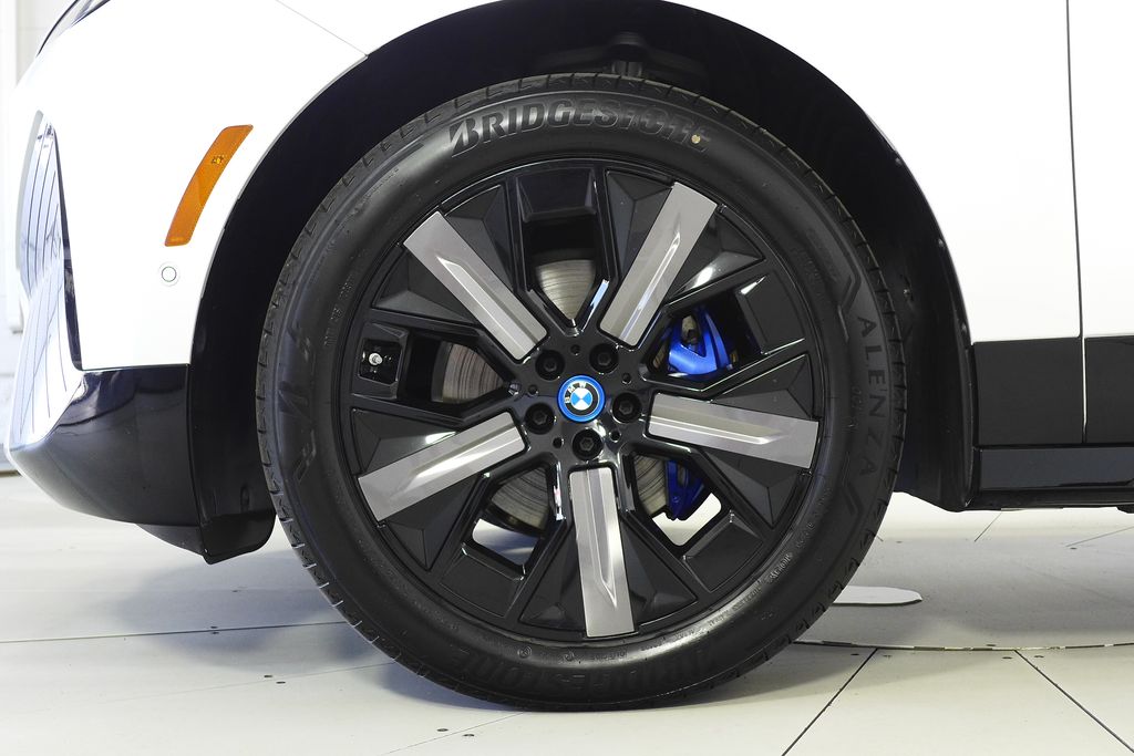 Thumbnail: 2023 BMW iX - 5