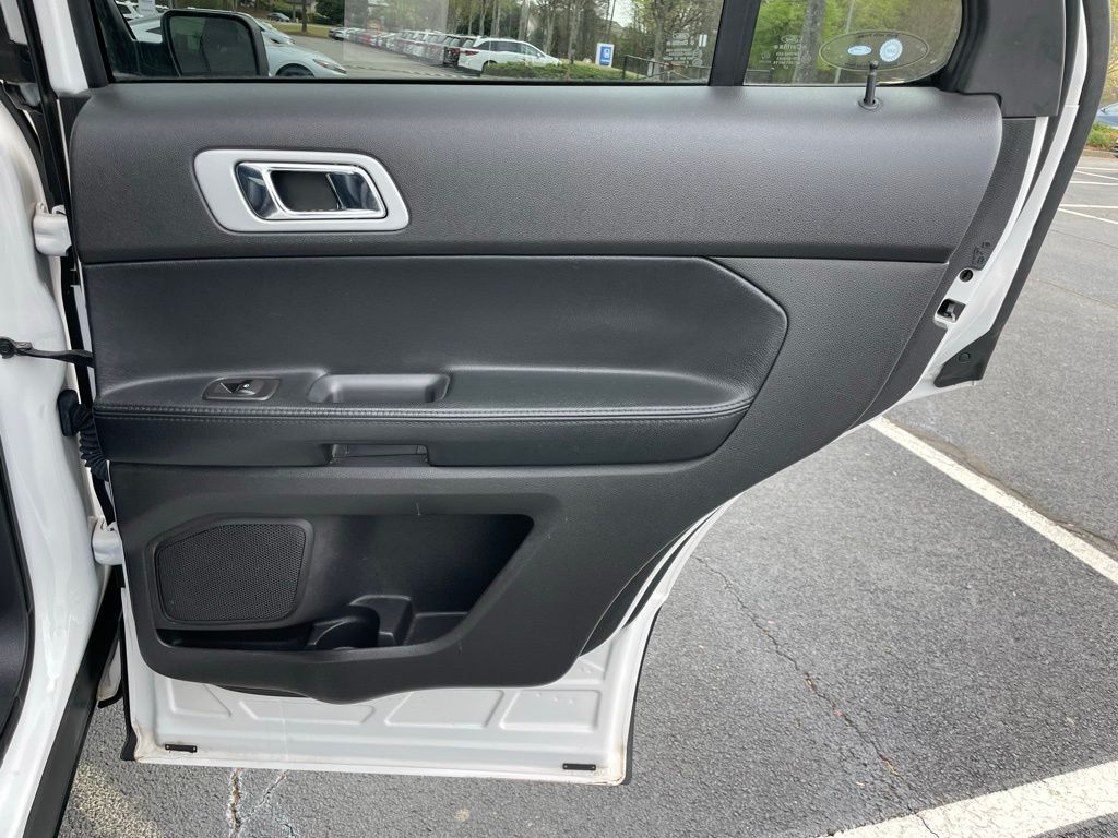 Thumbnail: 2015 Ford Explorer - 32