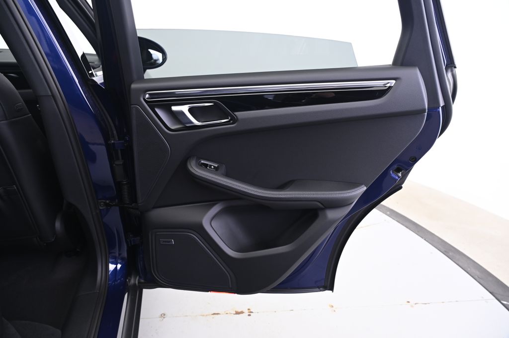 Thumbnail: 2025 Porsche Macan - 16
