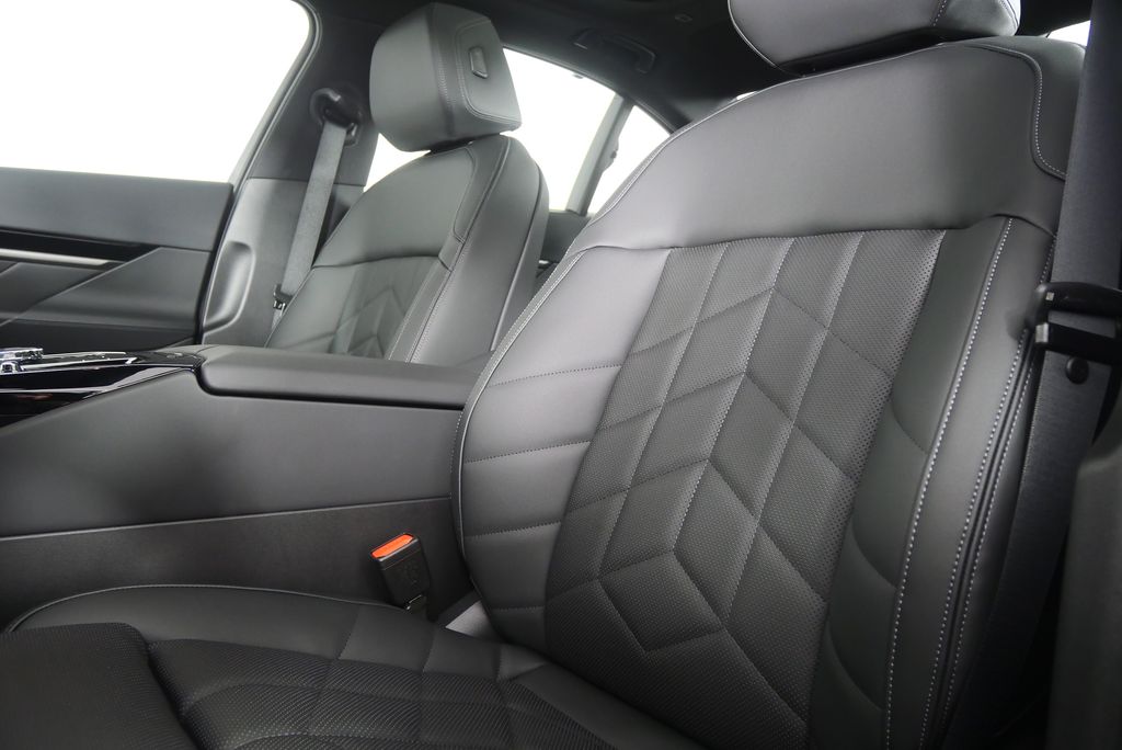 Thumbnail: 2026 BMW 5 Series - 11