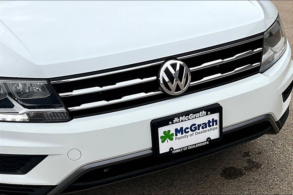 Used 2019 White Volkswagen 2.0T SE image 29