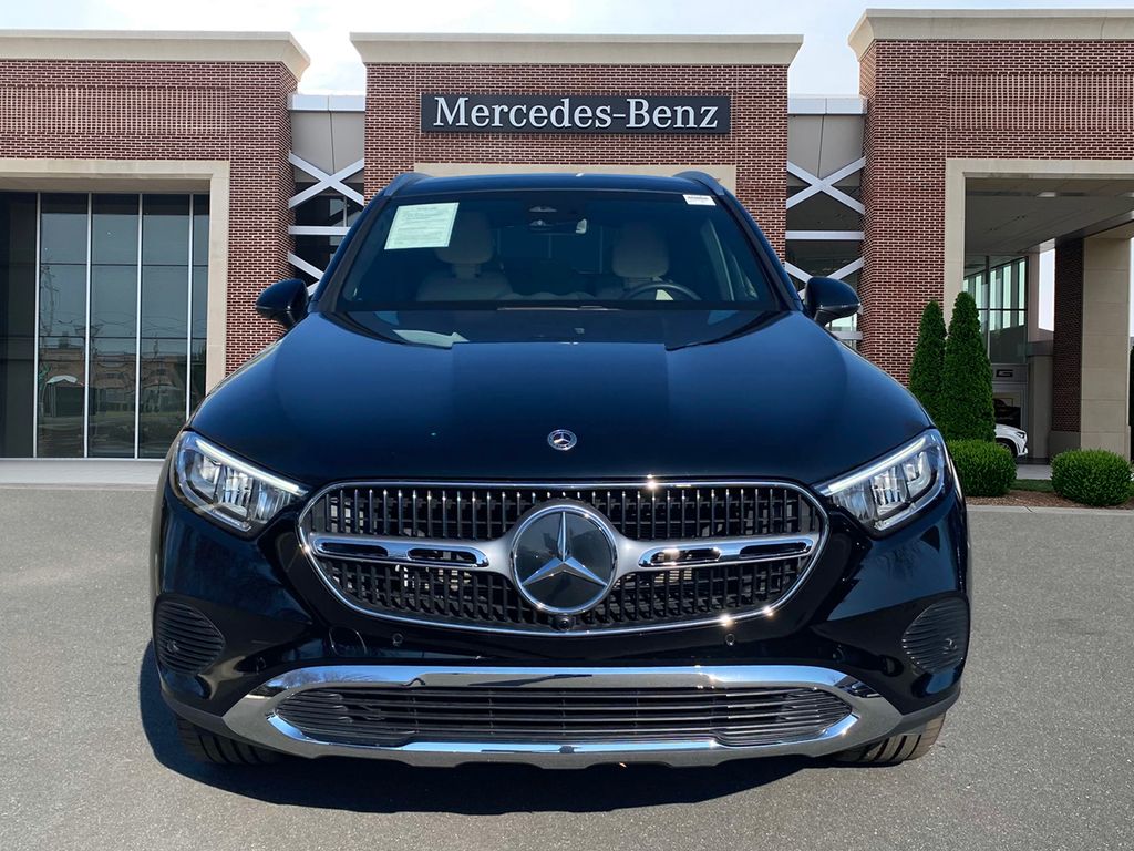 2024 Mercedes-Benz GLC 300 2