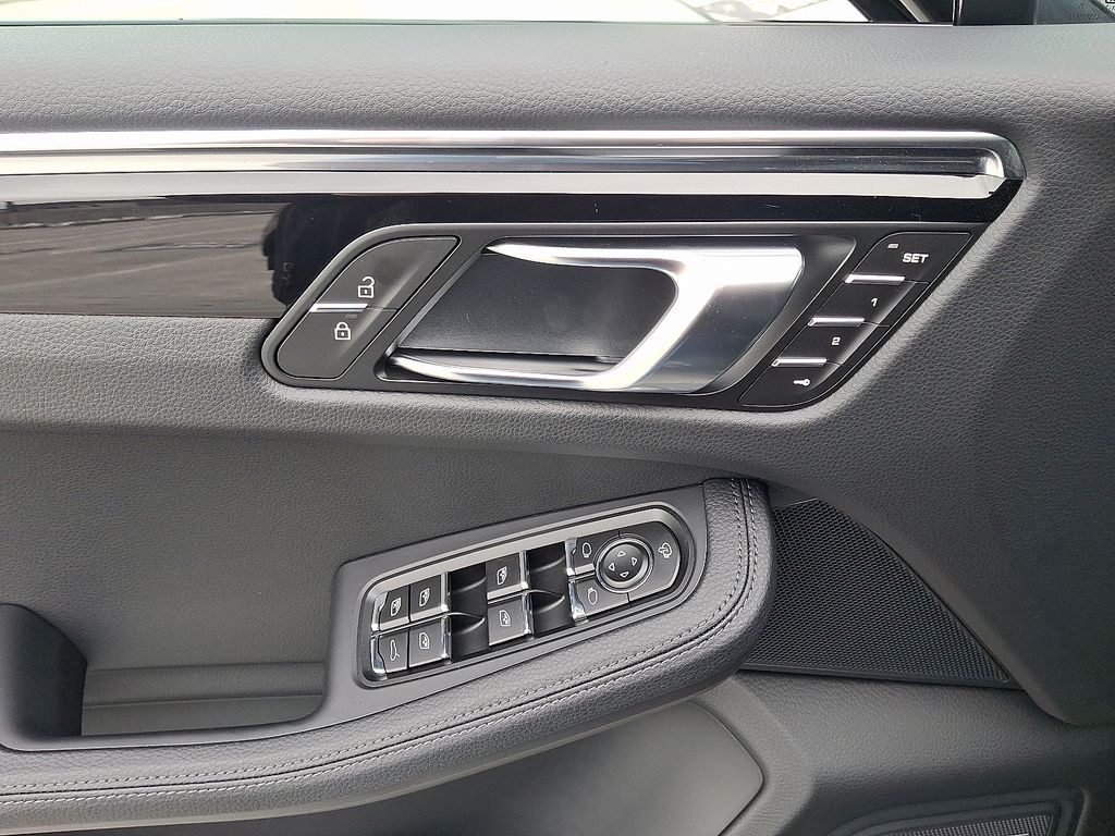 Thumbnail: 2026 Porsche Macan - 16