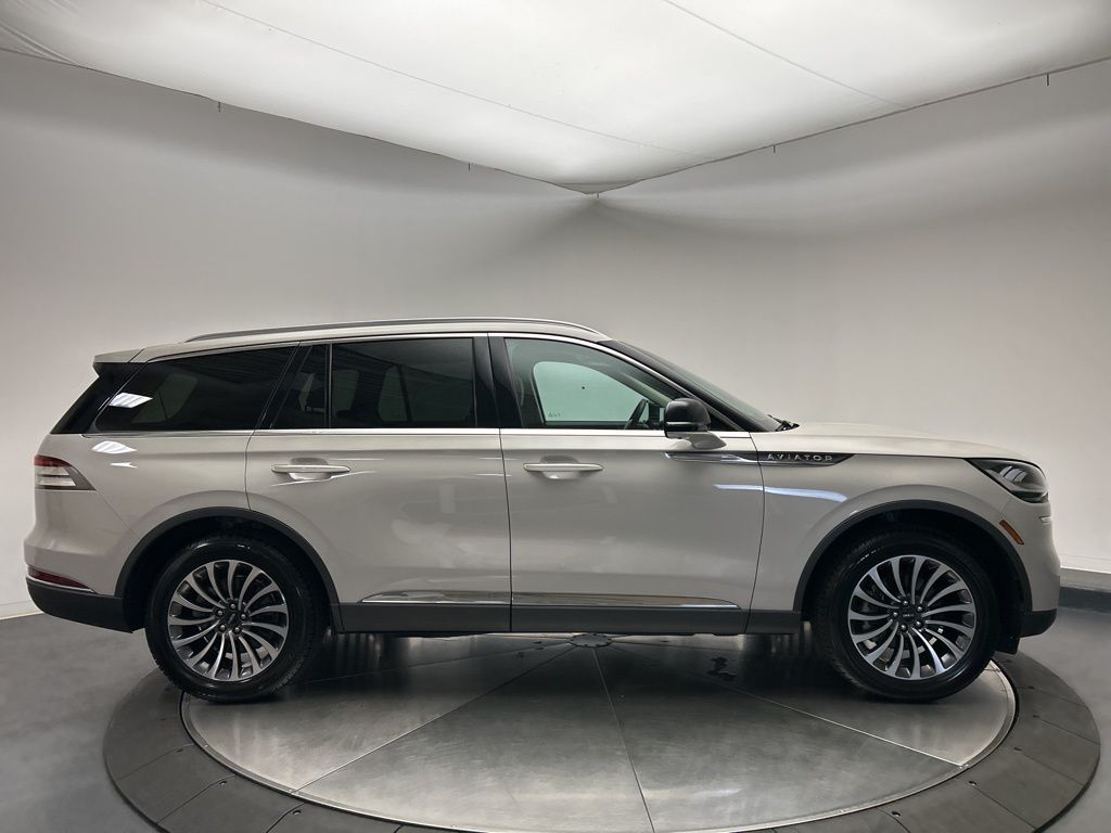 Thumbnail: 2022 Lincoln Aviator - 6