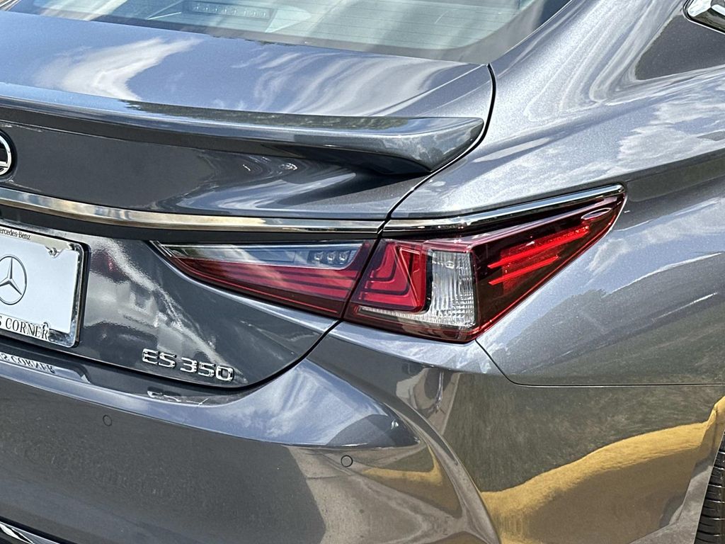 Thumbnail: 2023 Lexus ES - 7