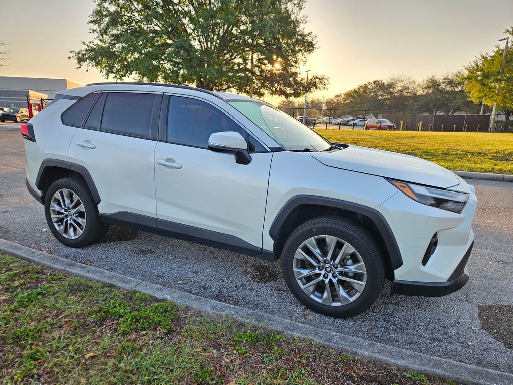 2022 Toyota RAV4 XLE Premium 7