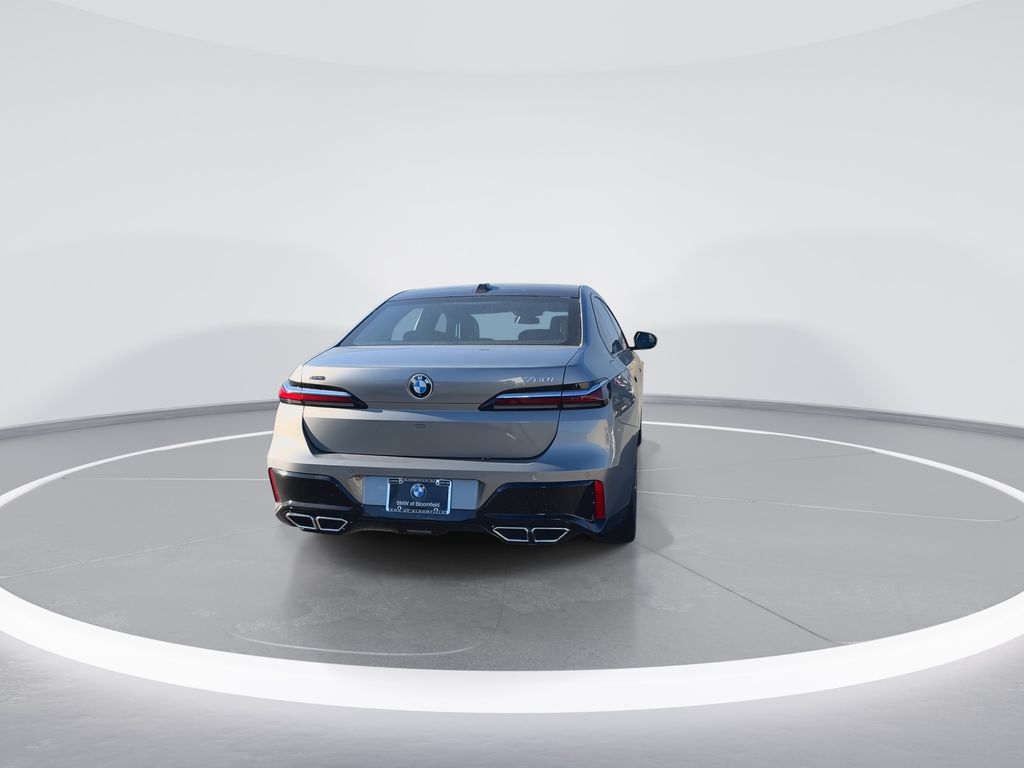 Thumbnail: 2025 BMW 7 Series - 7