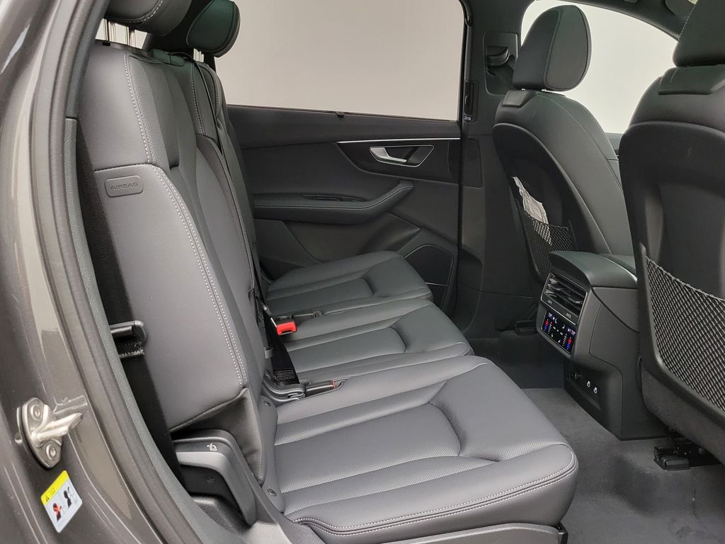 Thumbnail: 2026 Audi Q7 - 18