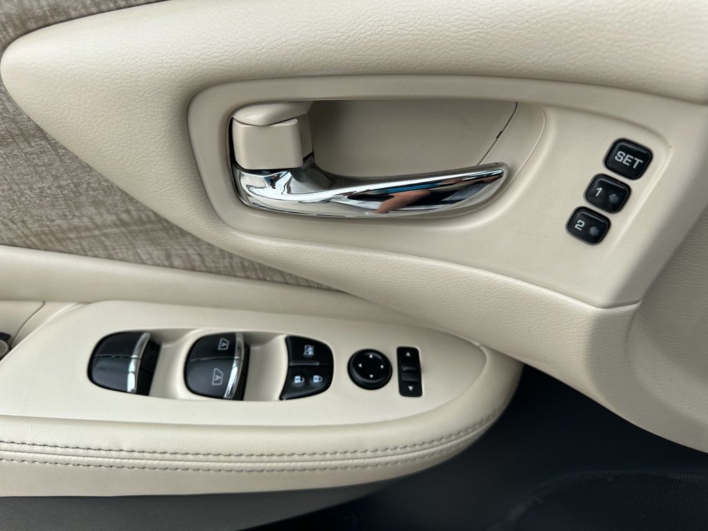 2023 Pearl White Tricoat Nissan Murano SL FWD SUV