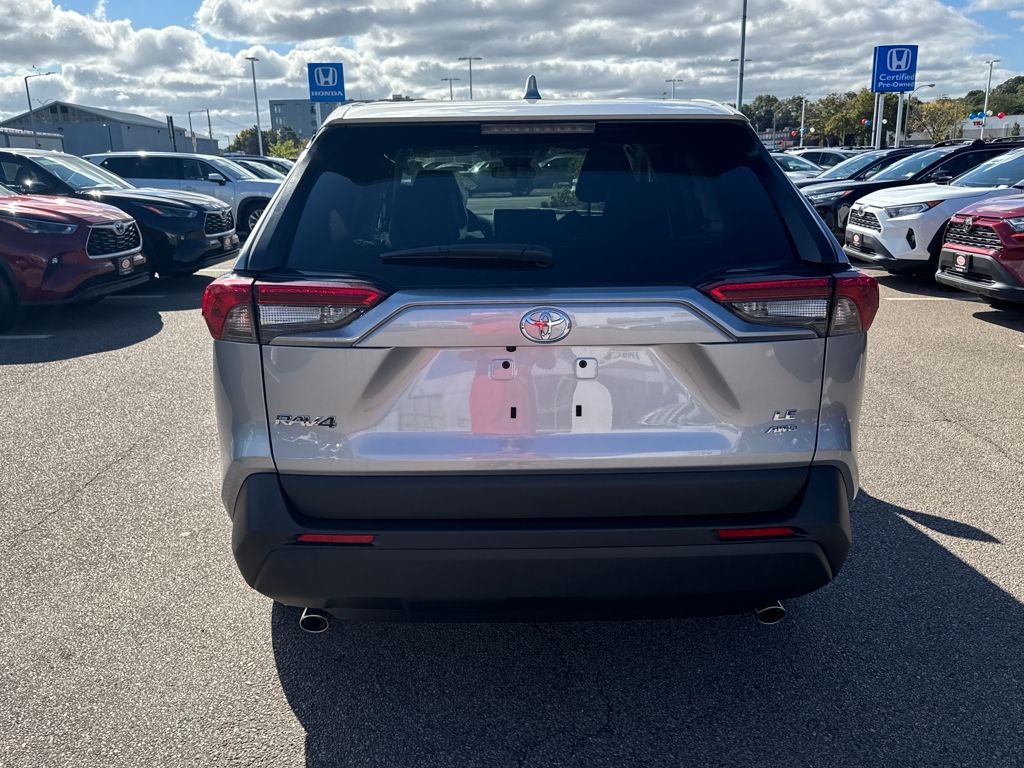 2025 Toyota RAV4 LE photo 5