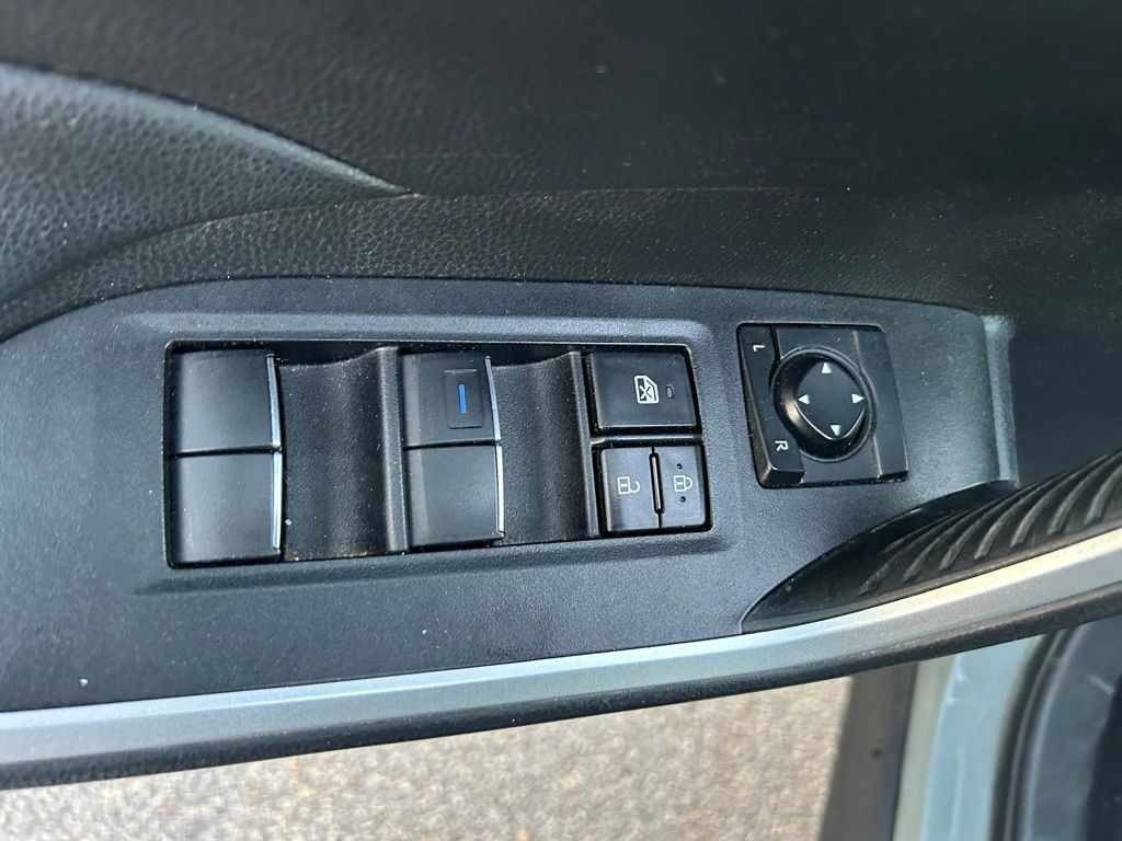 Thumbnail: 2021 Toyota RAV4 - 17