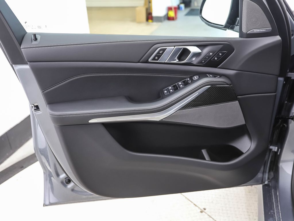 Thumbnail: 2026 BMW X5 - 10