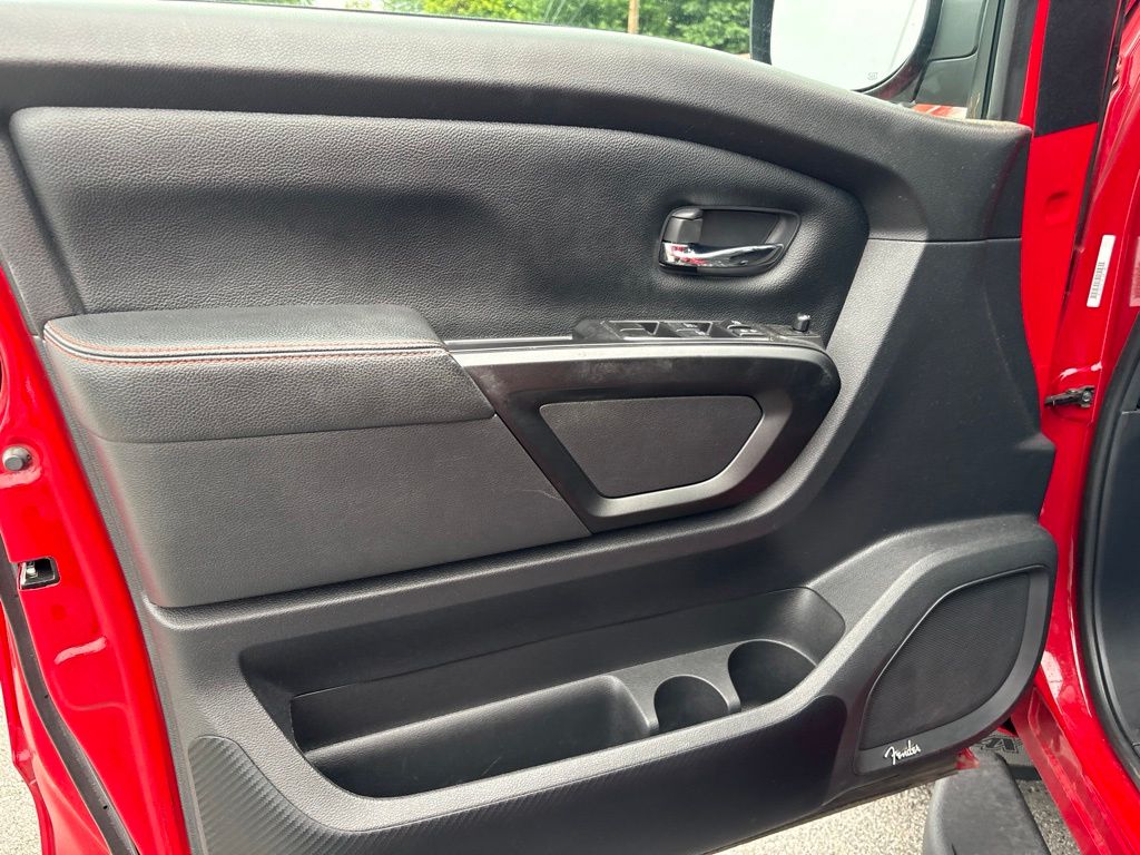 2021 Nissan Titan — photo 8
