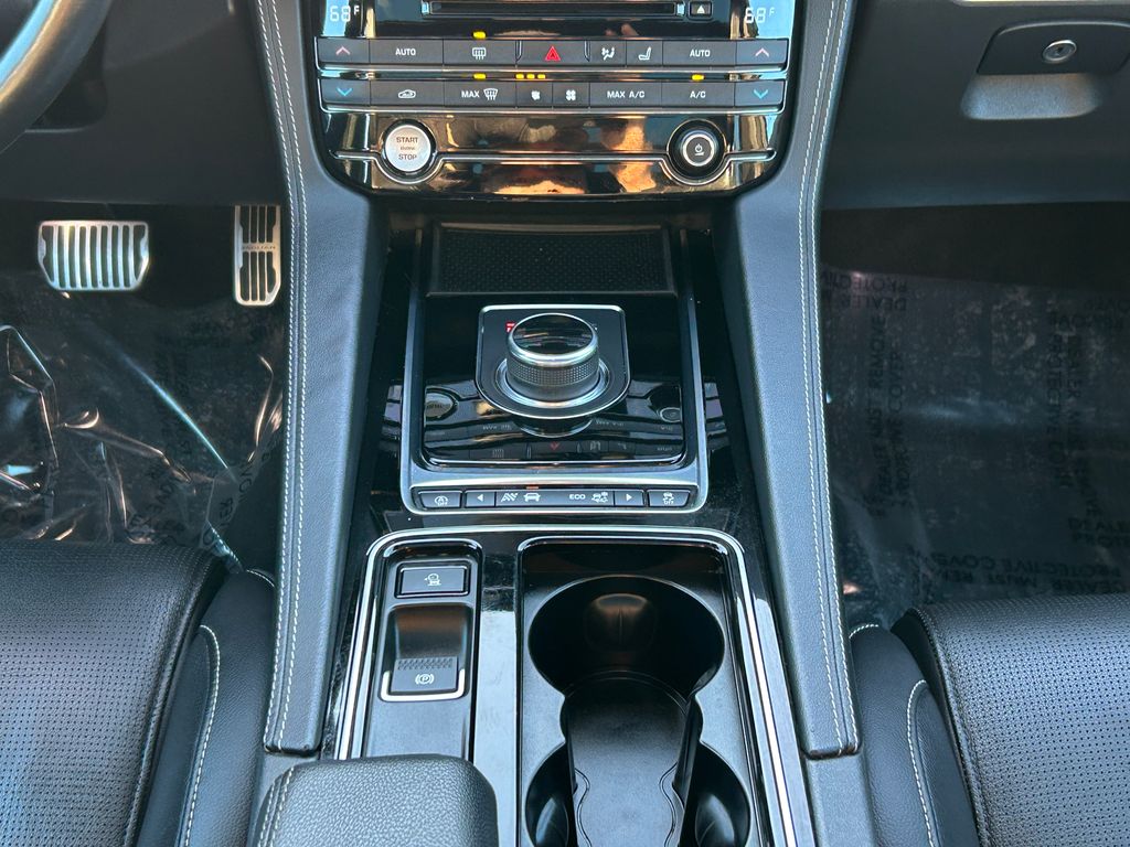 Thumbnail: 2019 Jaguar F-Pace - 26