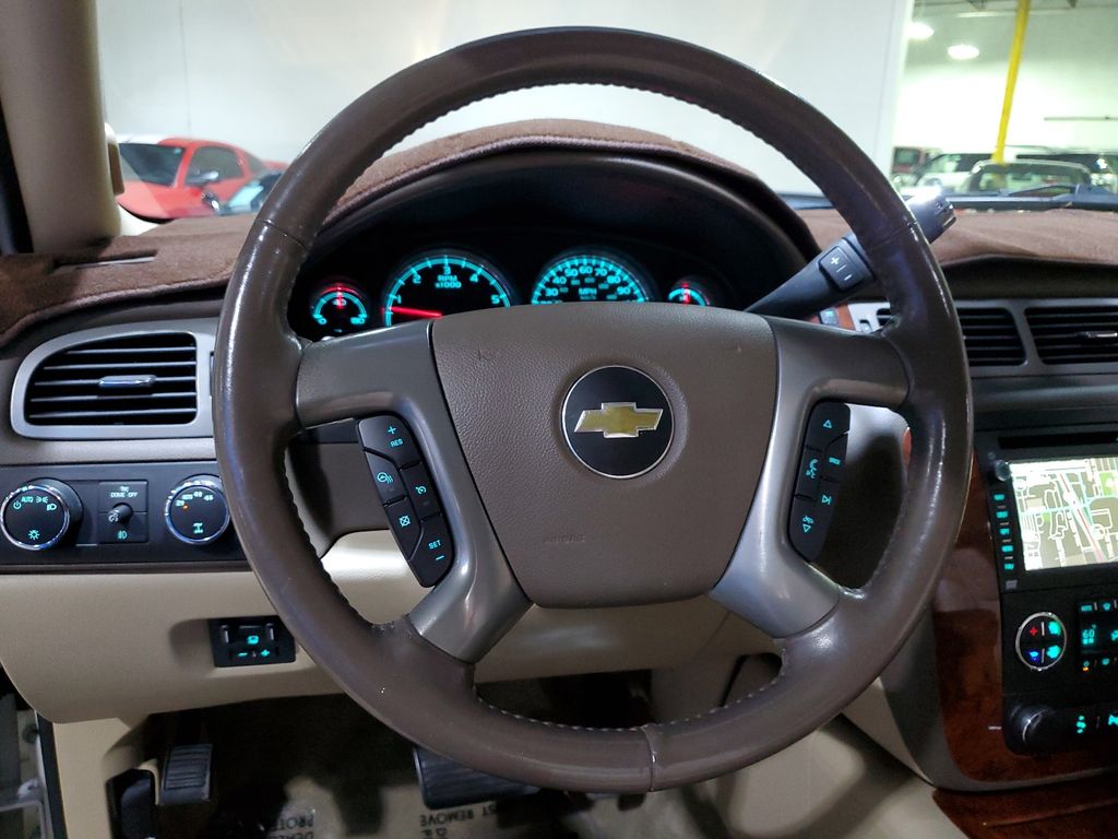 2013 Chevrolet Avalanche 1500 LTZ 33