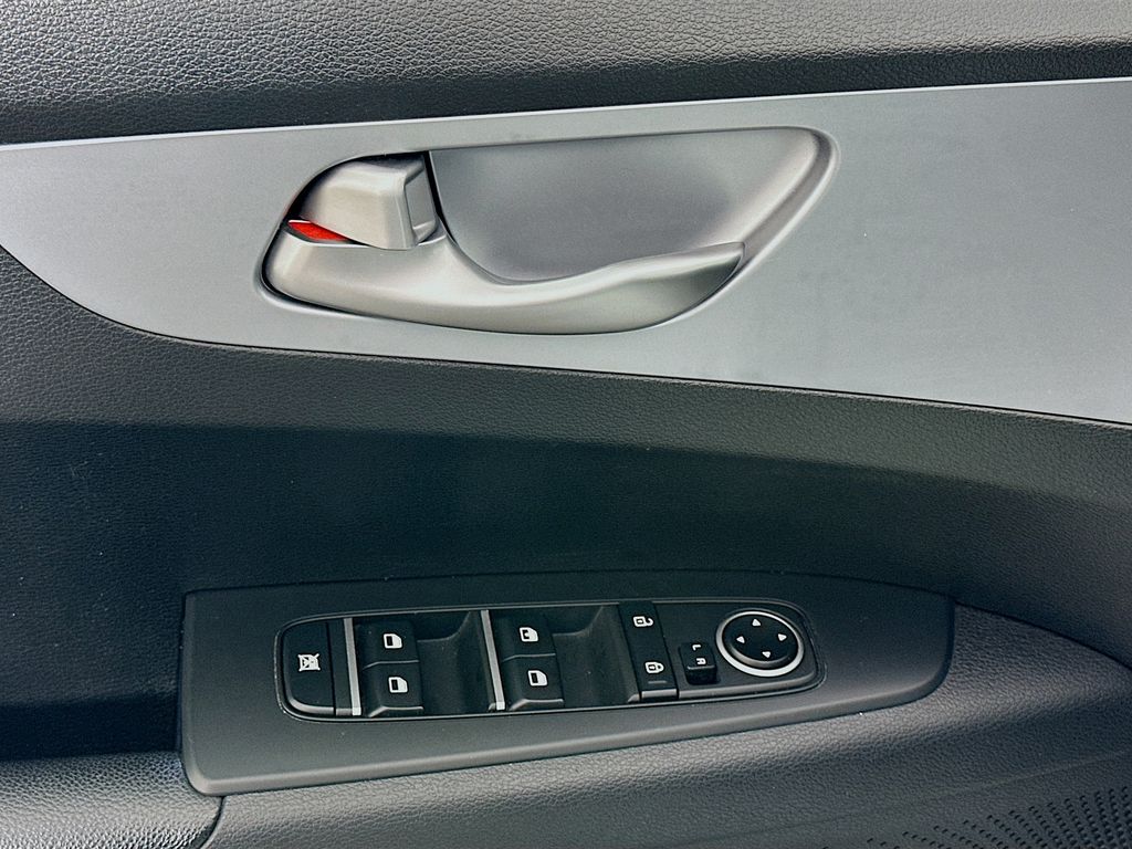 2023 Kia Forte LXS 17