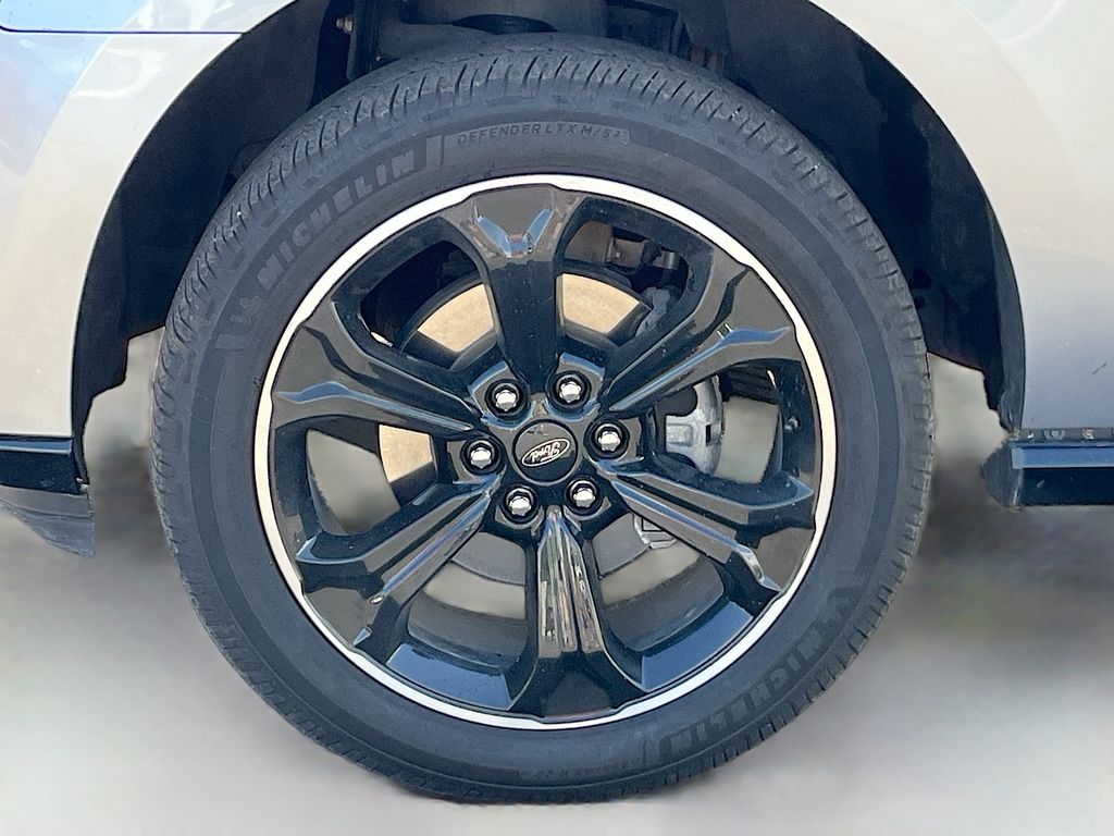 Used 2024 Silver Ford Limited image 34