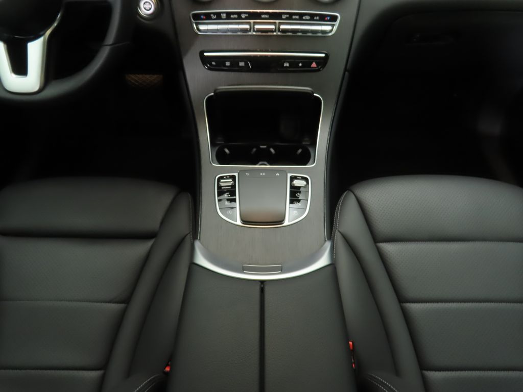 Thumbnail: 2022 Mercedes-Benz GLC - 16