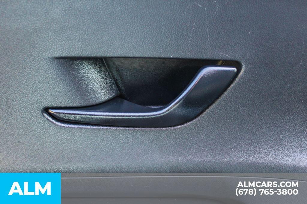 Used 2025 White Hyundai SEL image 39