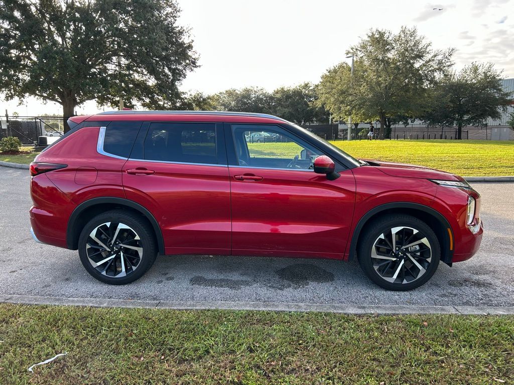 Thumbnail: 2024 Mitsubishi Outlander - 6