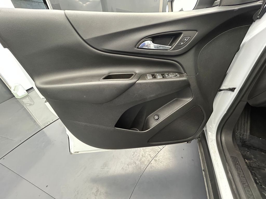 Used 2022 Iridescent Pearl Tricoat Chevrolet LT image 12