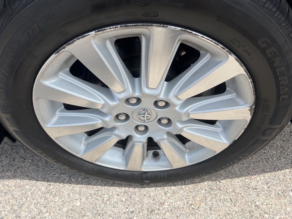 2014 Toyota Sienna XLE 7-Passenger Auto Access Se photo