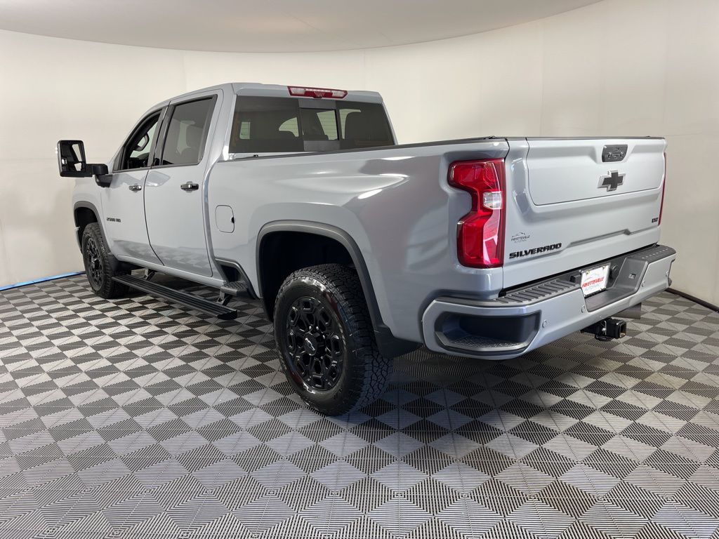 2024 Chevrolet Silverado 2500 LTZ 3