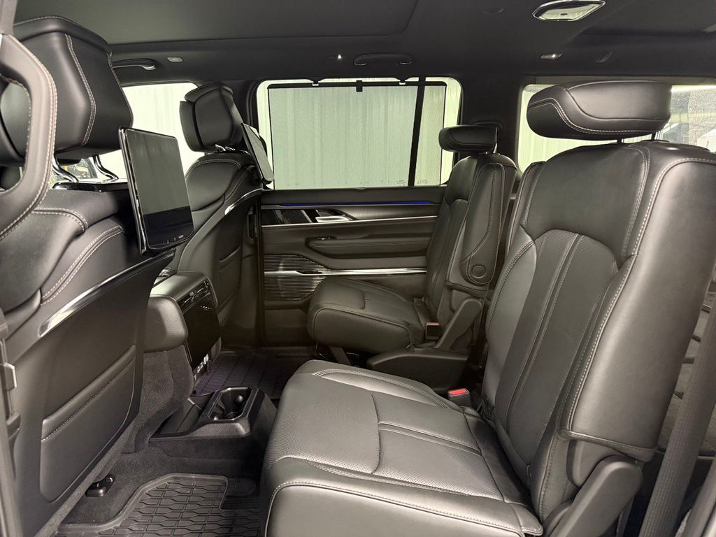 2026 Jeep Grand Wagoneer Summit Obsidian - 8