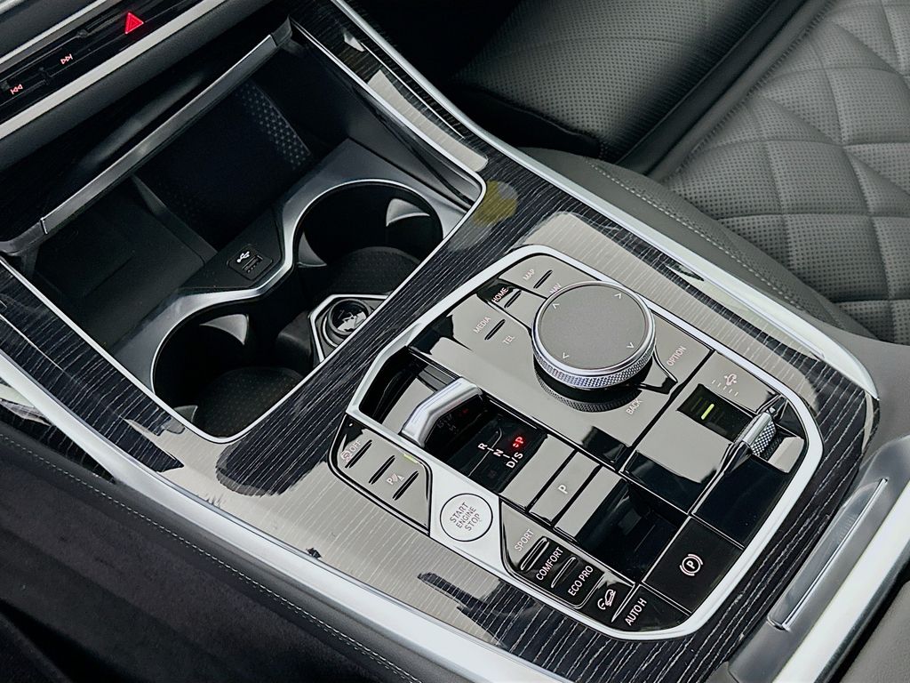 Thumbnail: 2027 BMW X7 - 15