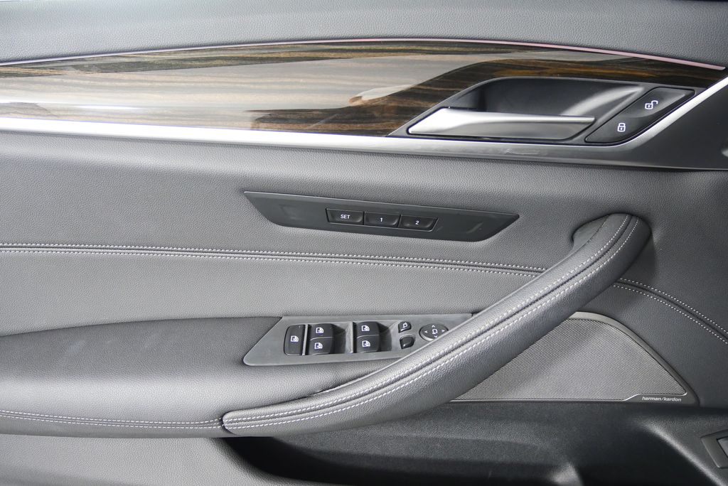 Thumbnail: 2023 BMW 5 Series - 9