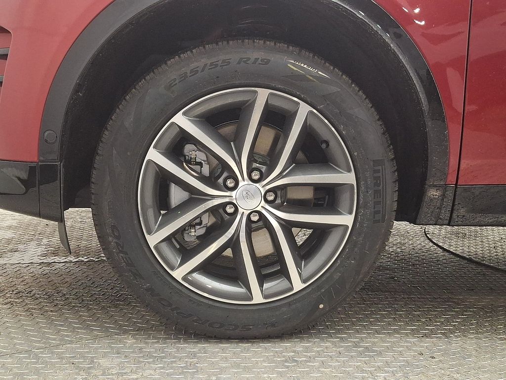 Thumbnail: 2026 Land Rover Discovery Sport - 5