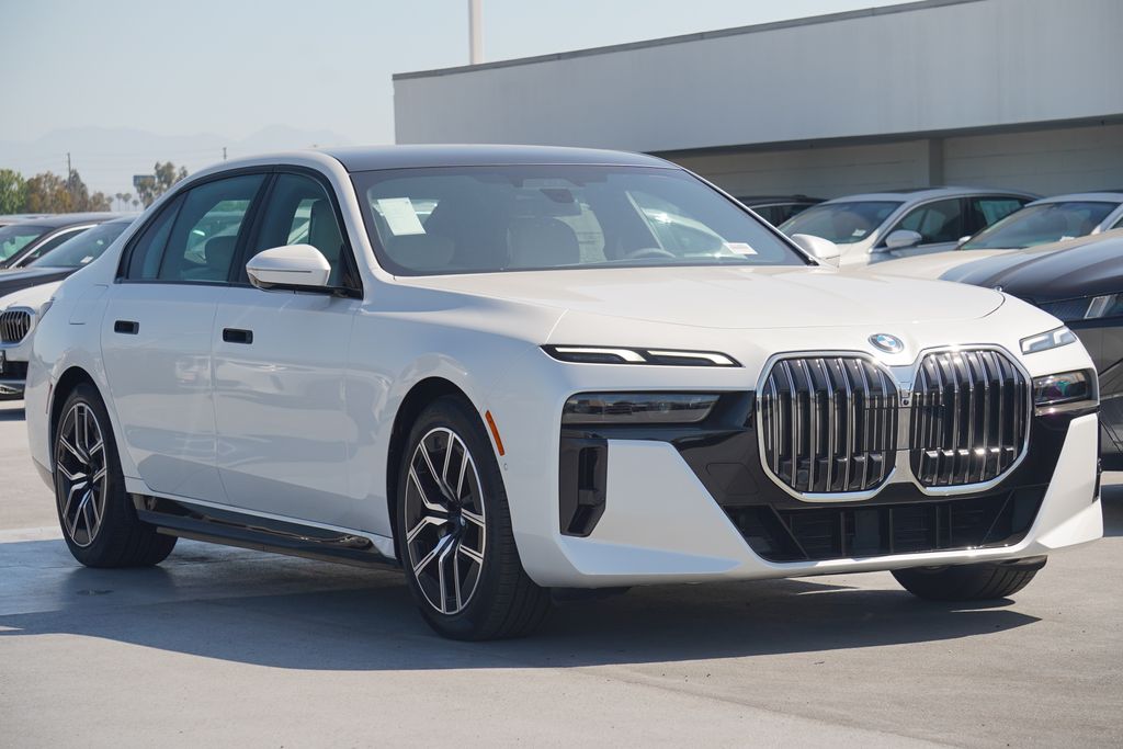 Thumbnail: 2025 BMW 7 Series - 3