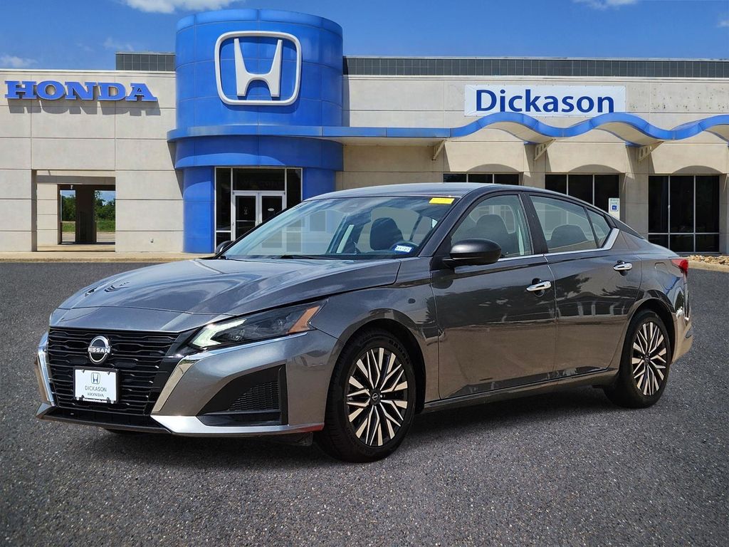 Gray (Gun Metallic) 2025 Nissan Altima 2.5 SV FWD Sedan Front-Wheel Drive Continuously Variable Transmission