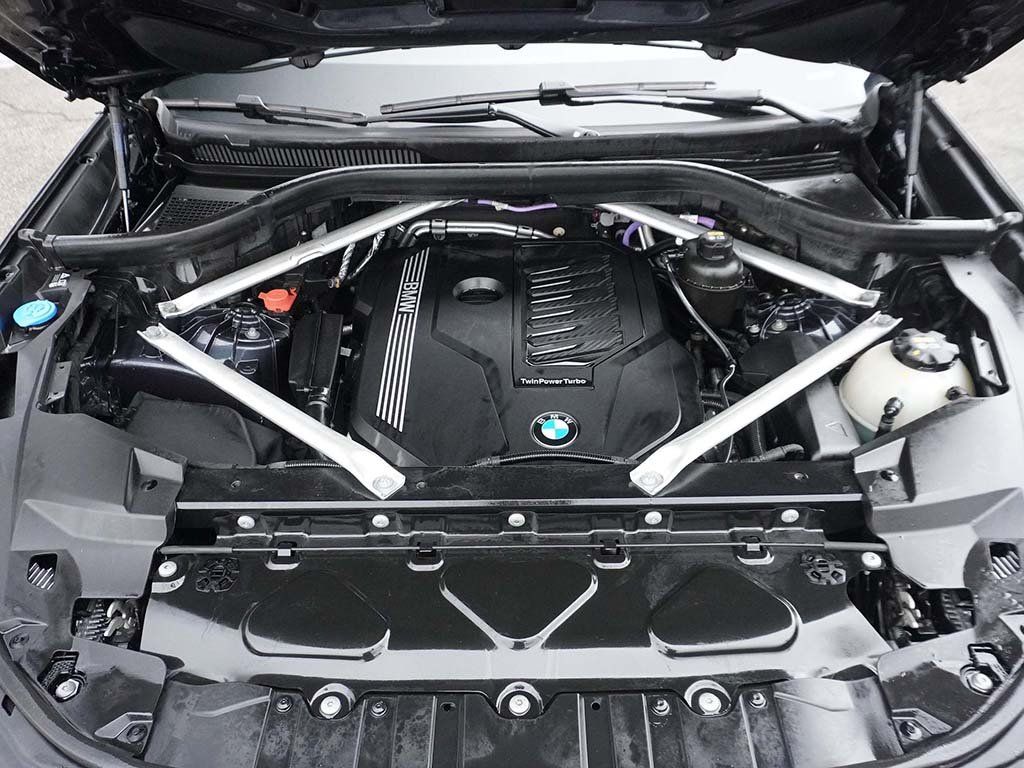 Used 2022 Gray BMW xDrive40i image 27