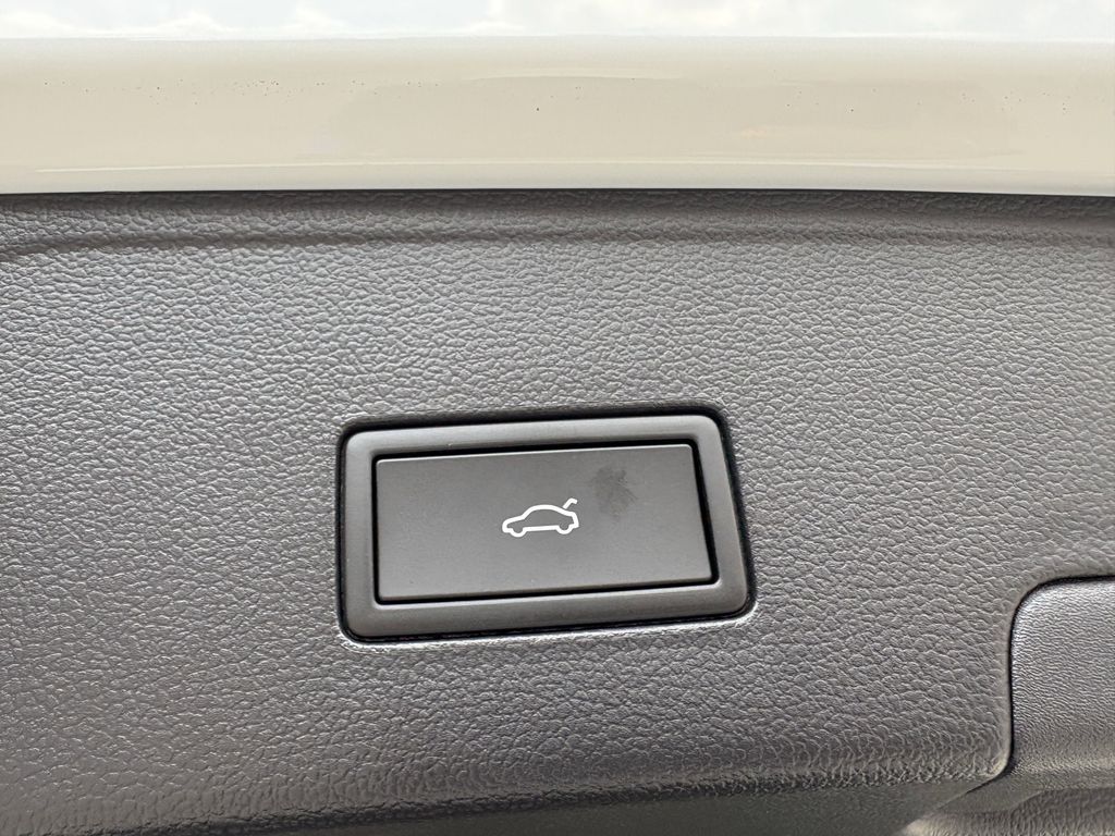 New 2026 White Volkswagen 2.0T SE w/Technology image 28