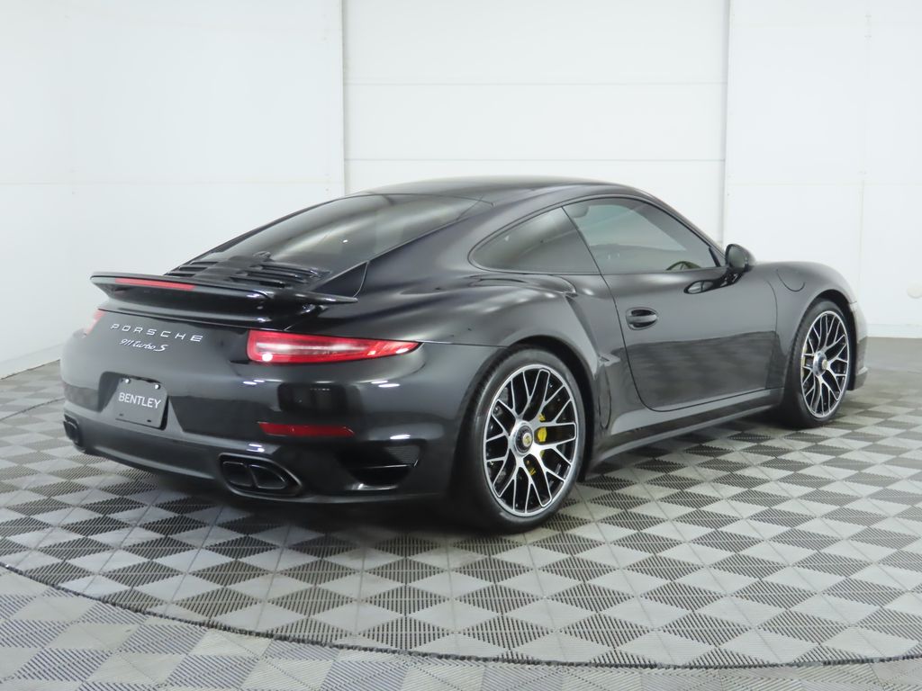 Thumbnail: 2016 Porsche 911 - 5