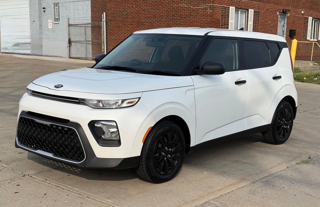 Snow White Pearl 2020 Kia Soul SUV / Crossover Front-Wheel Drive 6-Speed Manual