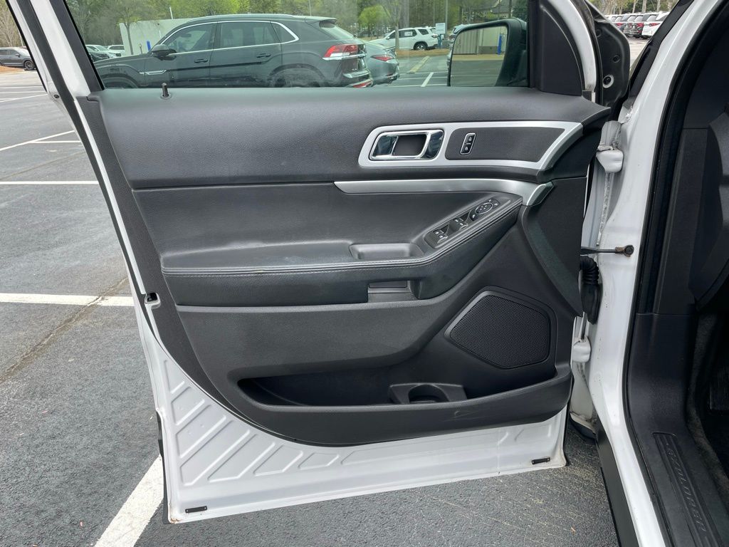 Thumbnail: 2015 Ford Explorer - 22