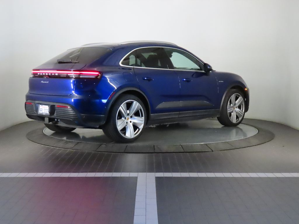 Thumbnail: 2024 Porsche Macan - 7