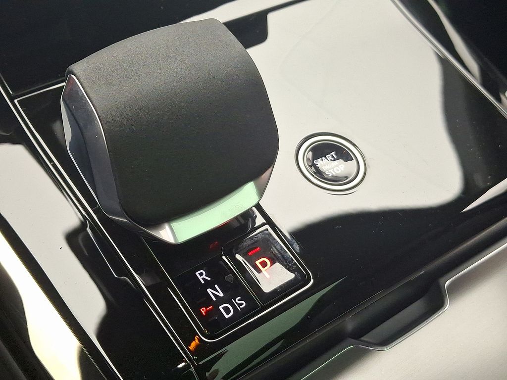 Thumbnail: 2026 Land Rover Range Rover Sport - 12