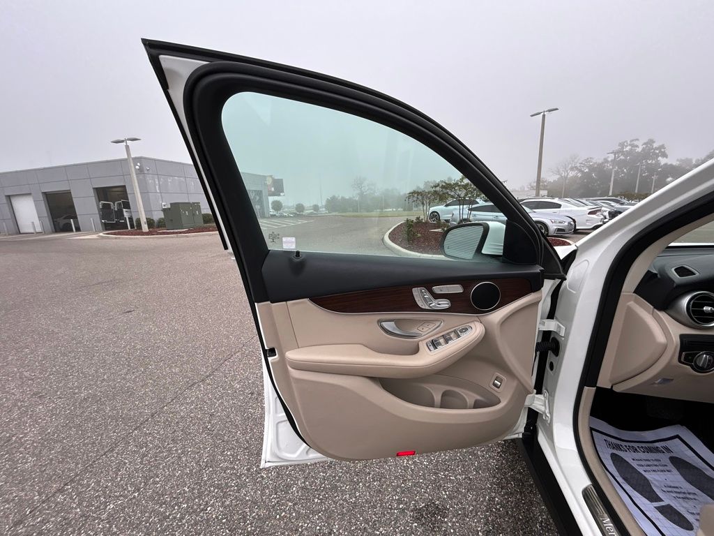 Used 2022  Mercedes-Benz GLC 300 image 51