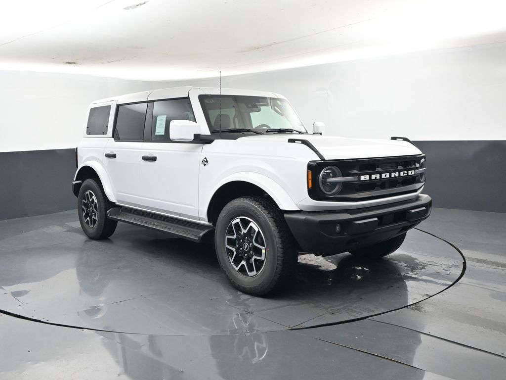 Oxford White 2026 Ford Bronco SUV / Crossover Four-Wheel Drive Automatic