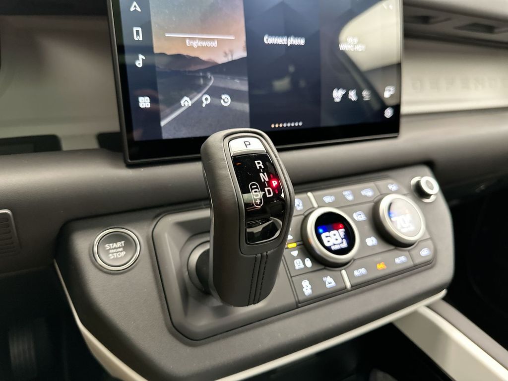 2025 Land Rover Defender 110 12