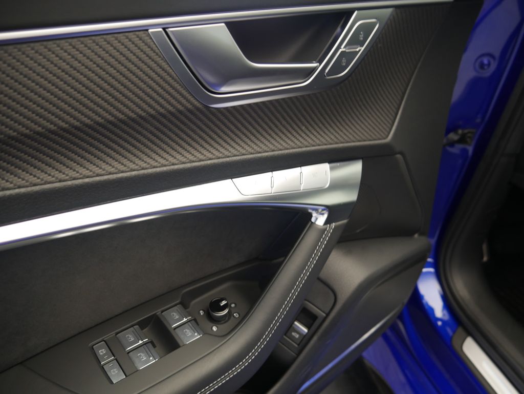 Thumbnail: 2023 Audi RS 6 - 17