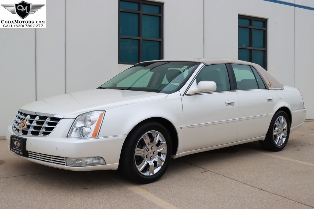 2010 Cadillac DTS Platinum Collection's photo