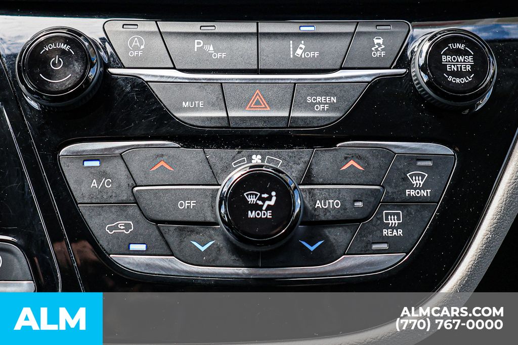 2023 Chrysler Pacifica Touring L photo 42