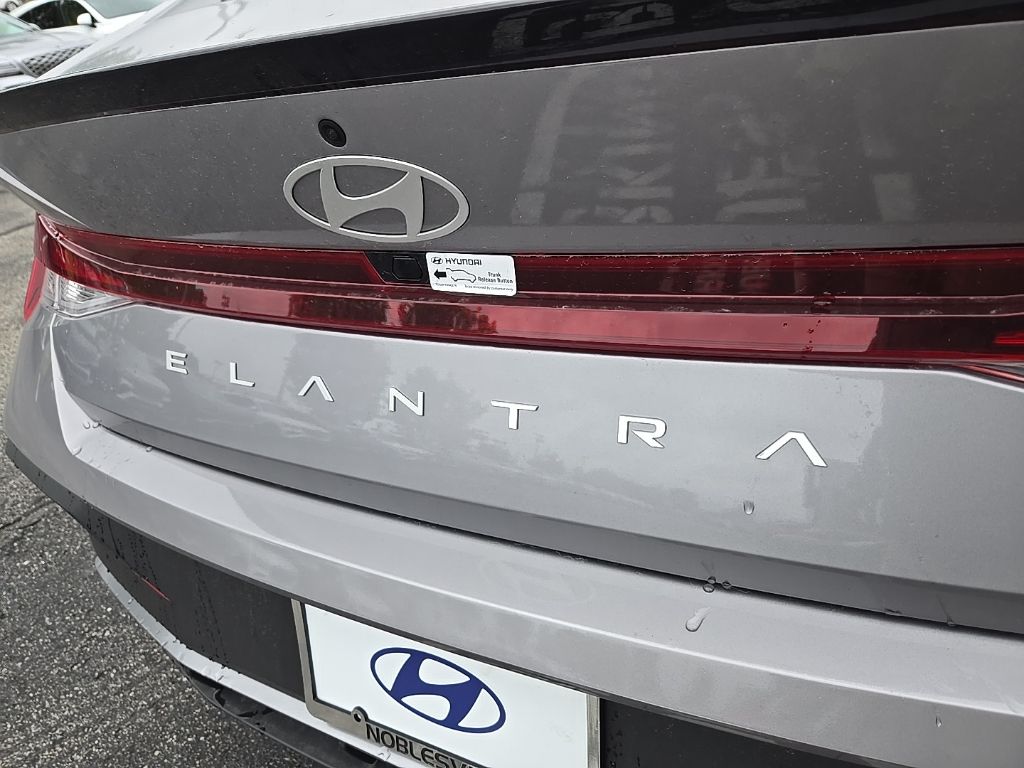 2025 Hyundai Elantra Sport 11