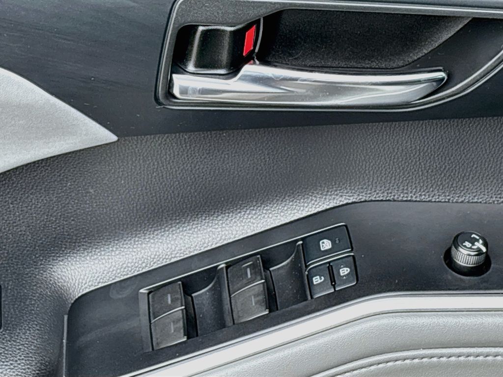 Thumbnail: 2022 Toyota Highlander - 24