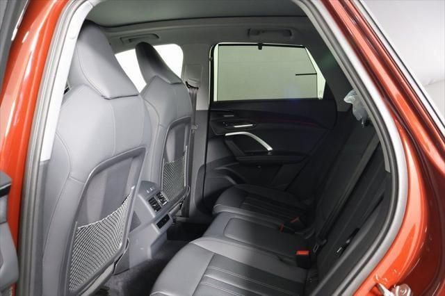 Thumbnail: 2025 Audi Q5 - 6